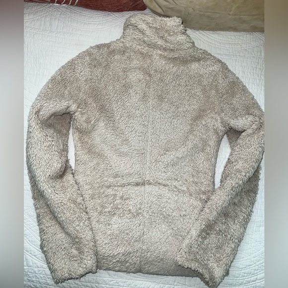 Patagonia Women's Tan Teddy Jacket - Picture 6 of 8